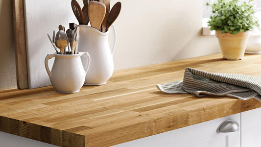 Entretien et nettoyage du plan de travail cuisine en bois massif, par MeubleSphere monteur de meuble.